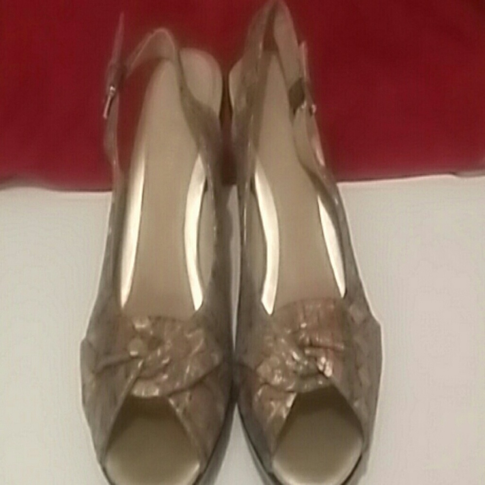 Shoes - Picture 2 of 4